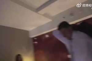 7年之后洛杉矶见！18年选秀大会，东契奇和艾顿在后台聊天
