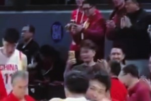 曾是多年辽粤争霸的对手！赵继伟和赵睿赛后紧紧拥抱在一起！